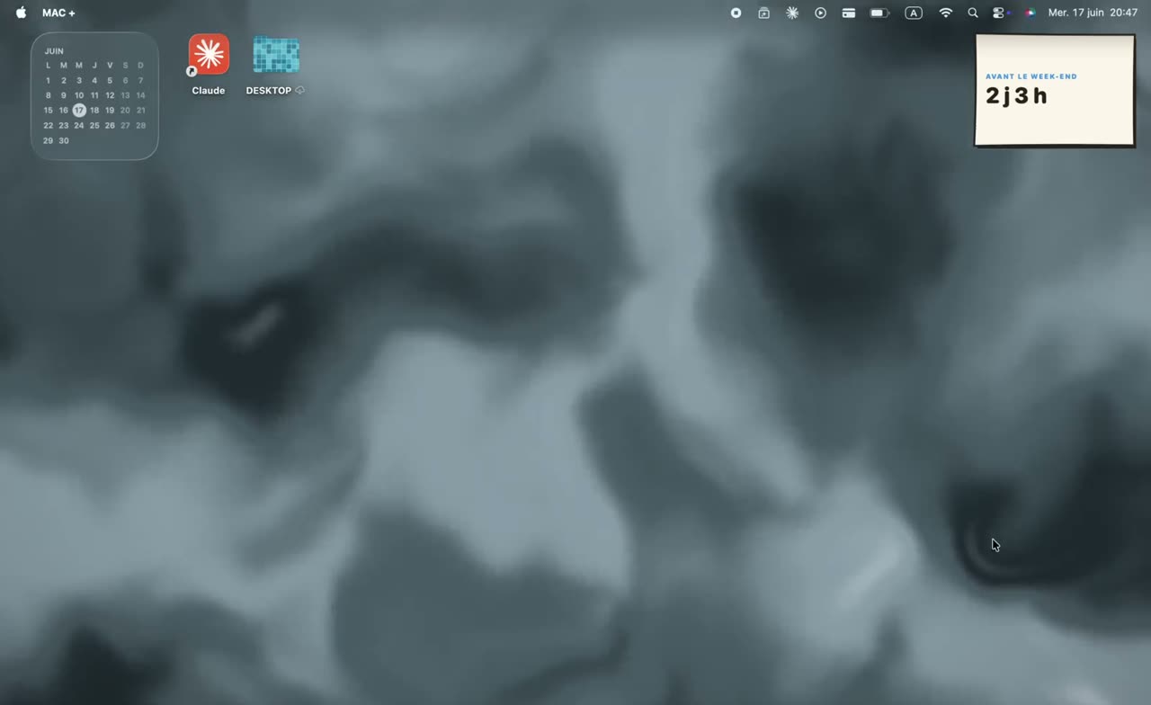 Bureau macOS avec Mac+ : scène animée Brume en fond d'écran, widgets calendrier et compte à rebours, et un dossier à l'icône personnalisée